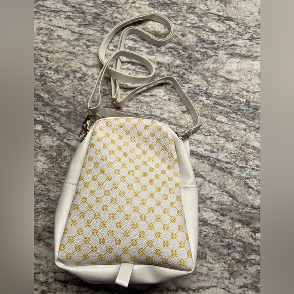 Disney Winnie the Pooh Bundle Mini purse socks and hair clip NWT - Picture 3 of 8